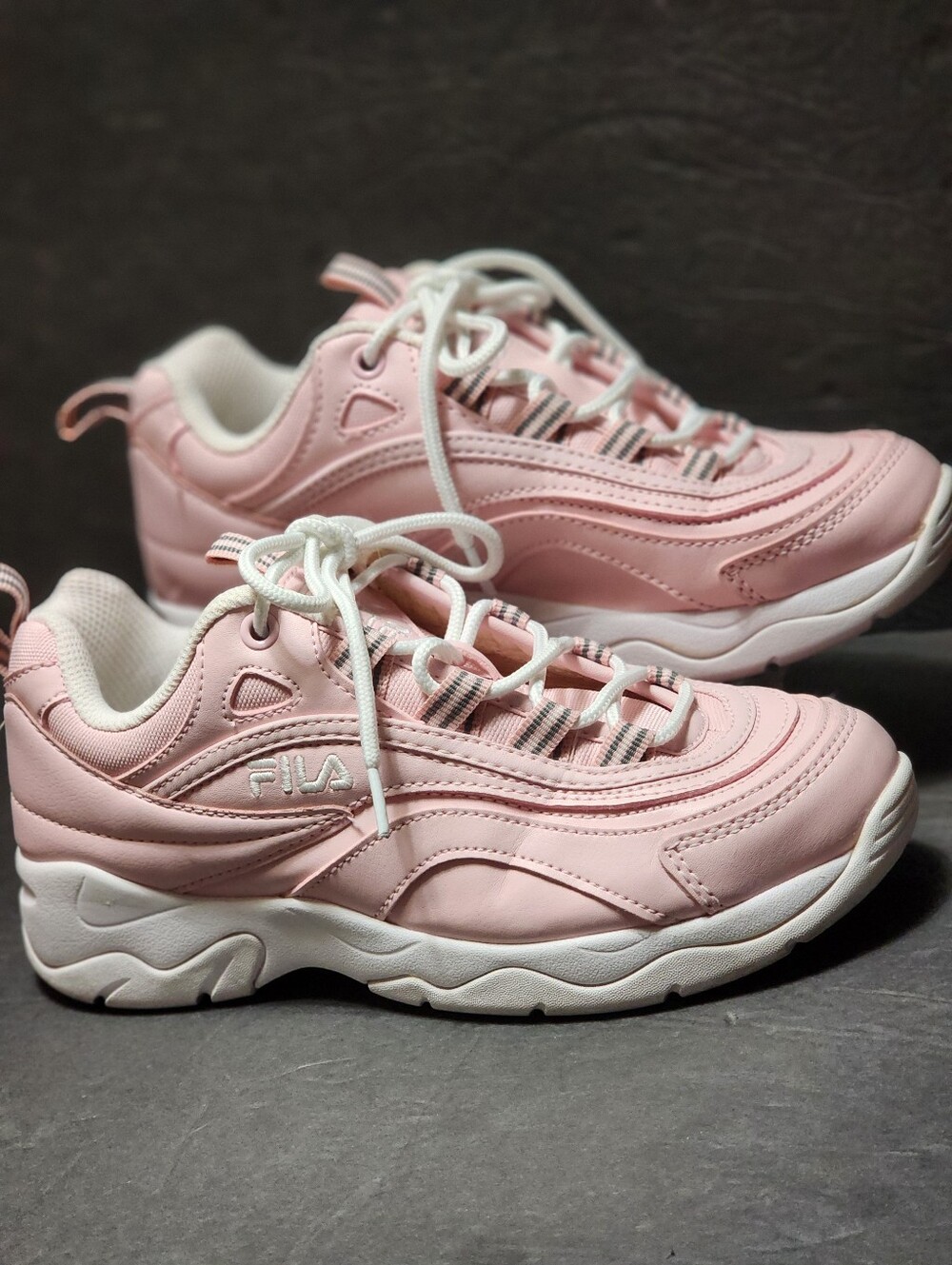 FILA Pink Ray Chalk Low TopWomen's Sneakers Size 6.5 (MISSING INSOLES)